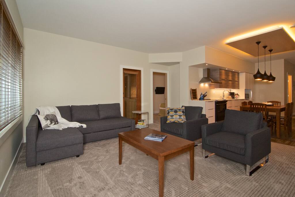 Open plan lounge, dining and kitchen