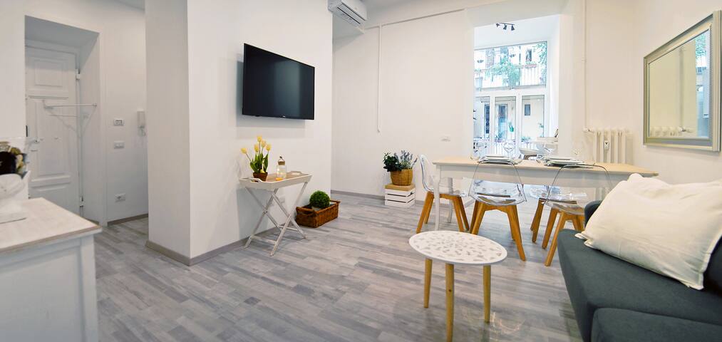 Pompeo Magno White Luxury Apartment 3BR full A/C gallery image 2