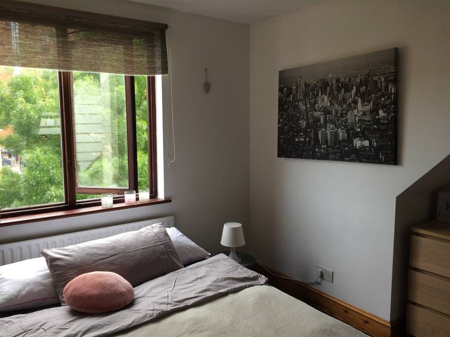 Guest room with double bed