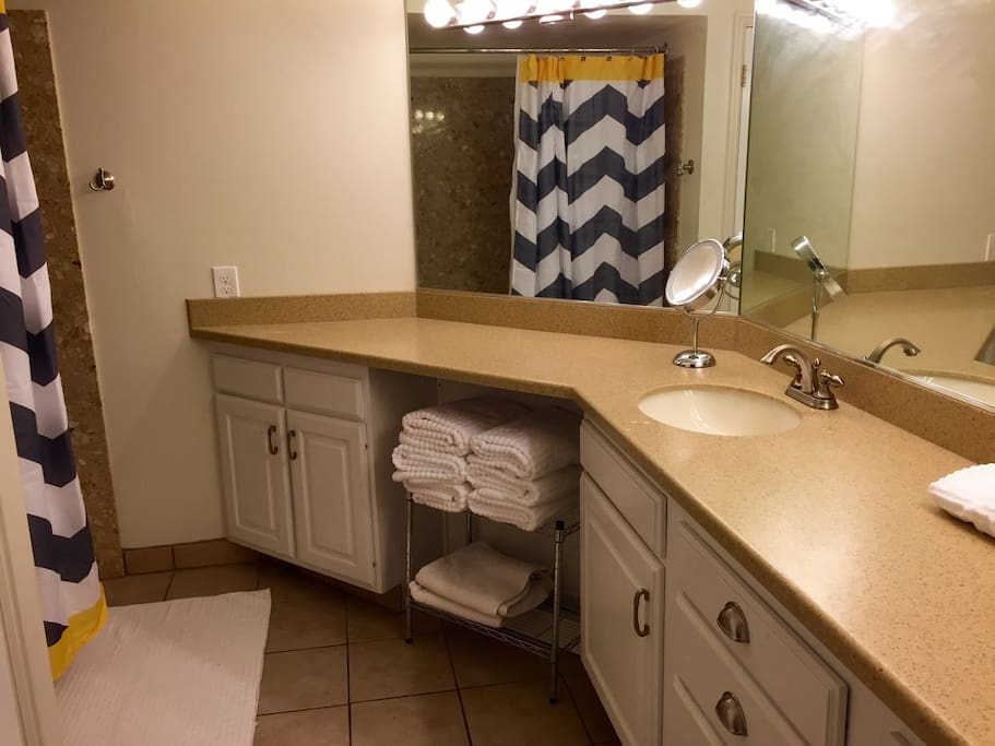Completely remodeled bathroom, plenty of towels!