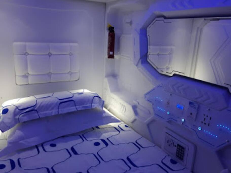 capsule rooms