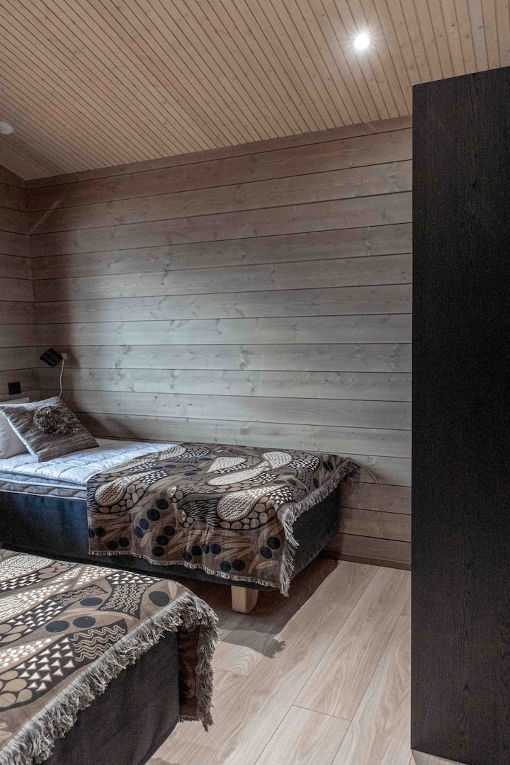 Bedroom 3 with two single beds