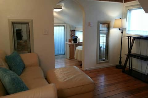 Orchard Alley Quiet Cottage near Campus