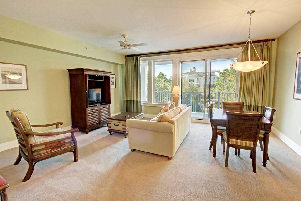 Lovely Space in this beautiful condo at Lasata!