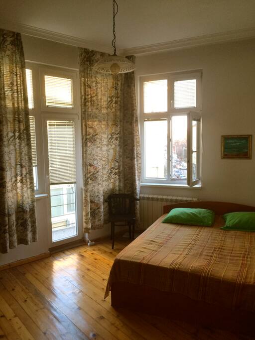 Private bedroom with fast Wi-Fi connection ,Worktable and Air condition