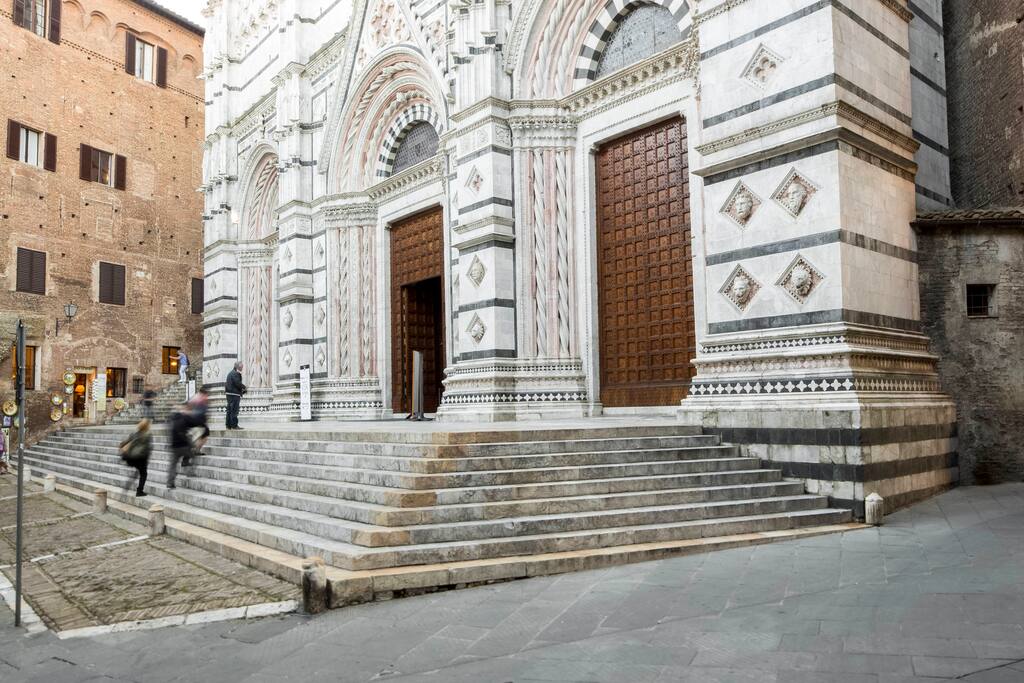 The door opens on the Duomo cathedral square