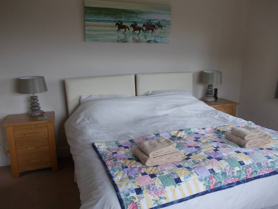 Super kingsize bed