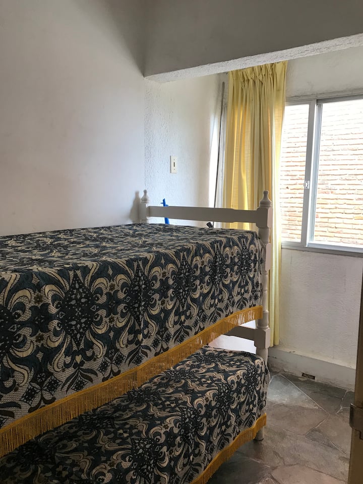 Соба 4: за 2 лица со приватна бања 