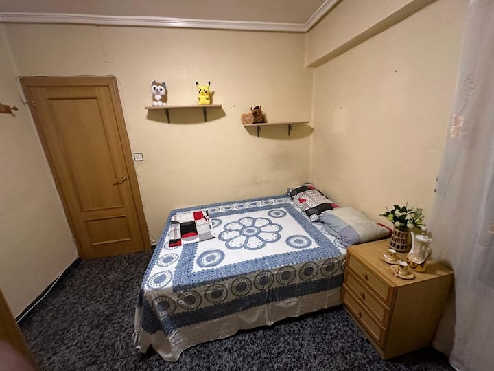 Habitación En Piso. - Torrent