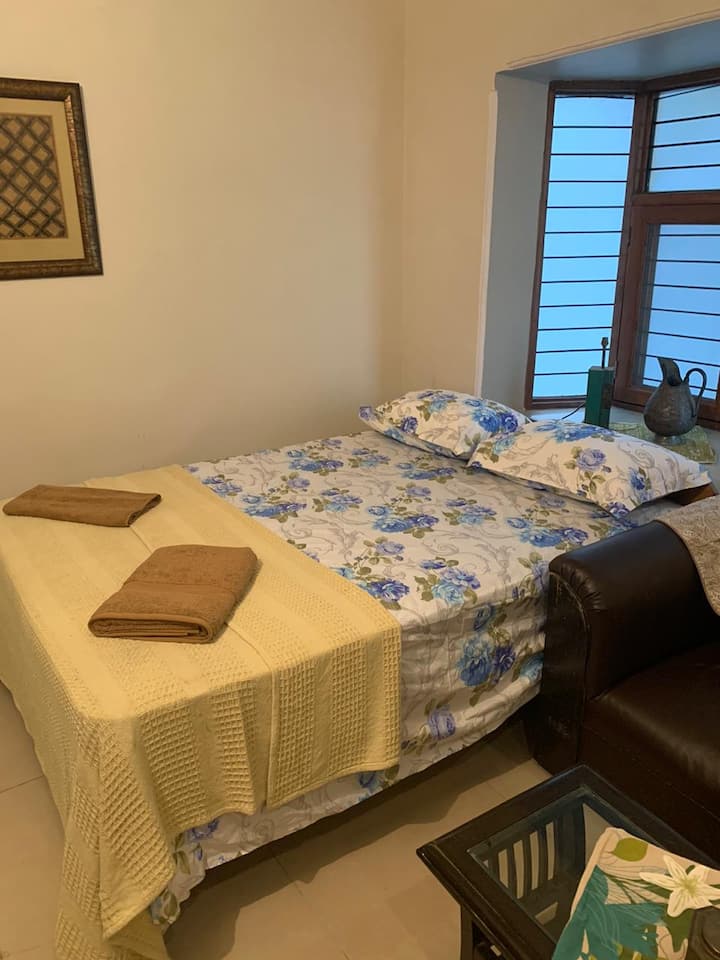Rustic Comfort In A Historic Neighborhood - New Delhi