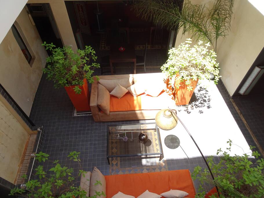 Patio ouvert et arboré
