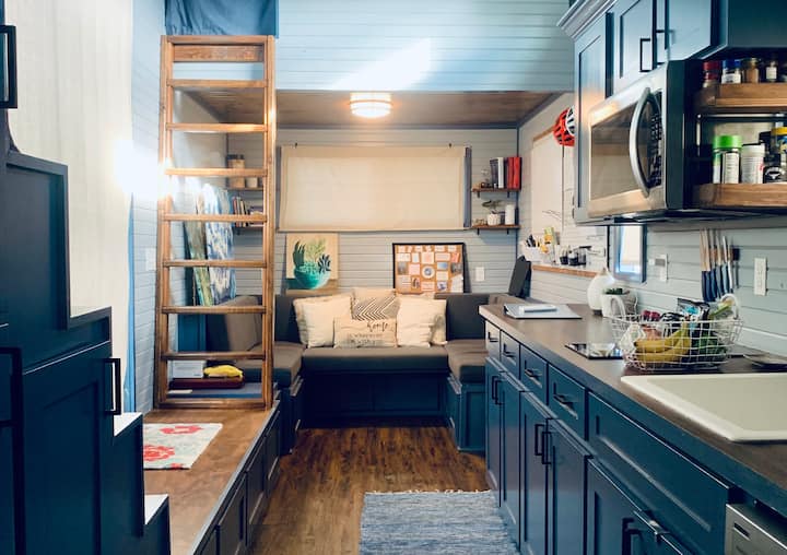 Cozy tiny house on wheels w/ 2 sleeping lofts - Tiny houses for Rent in ...