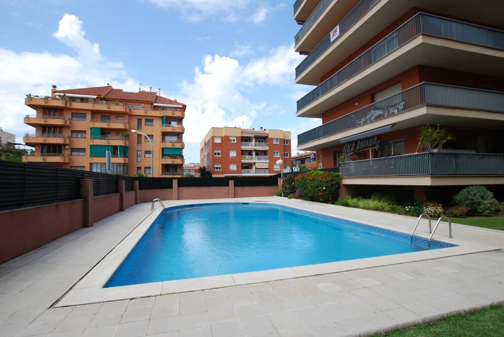 Gran piscina comunitaria