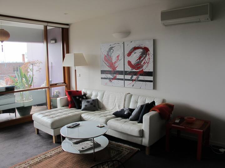 Large & light 1 bed apartment in vibrant Fitzroy Condominiums for