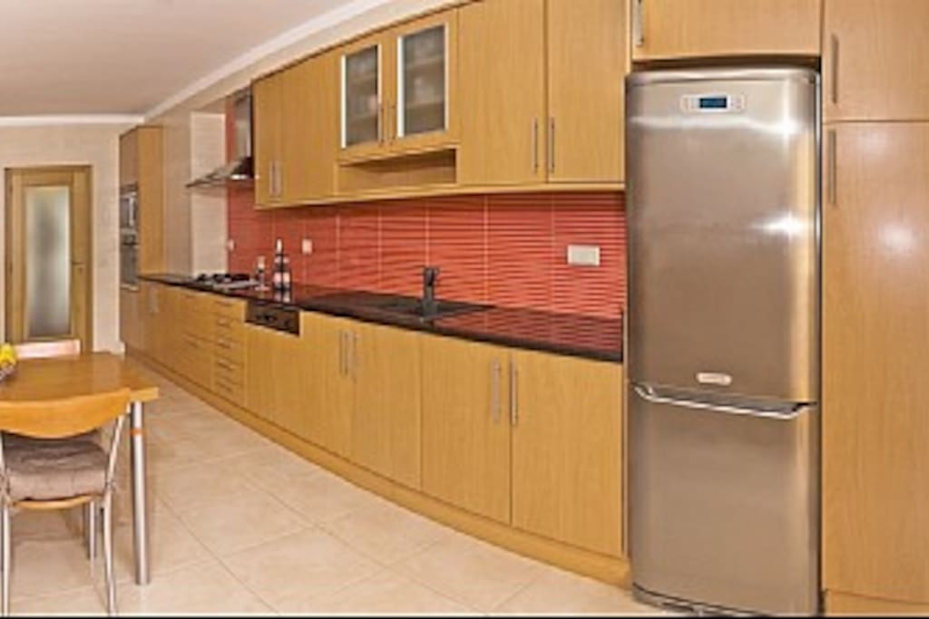Top quality fitted kitchen