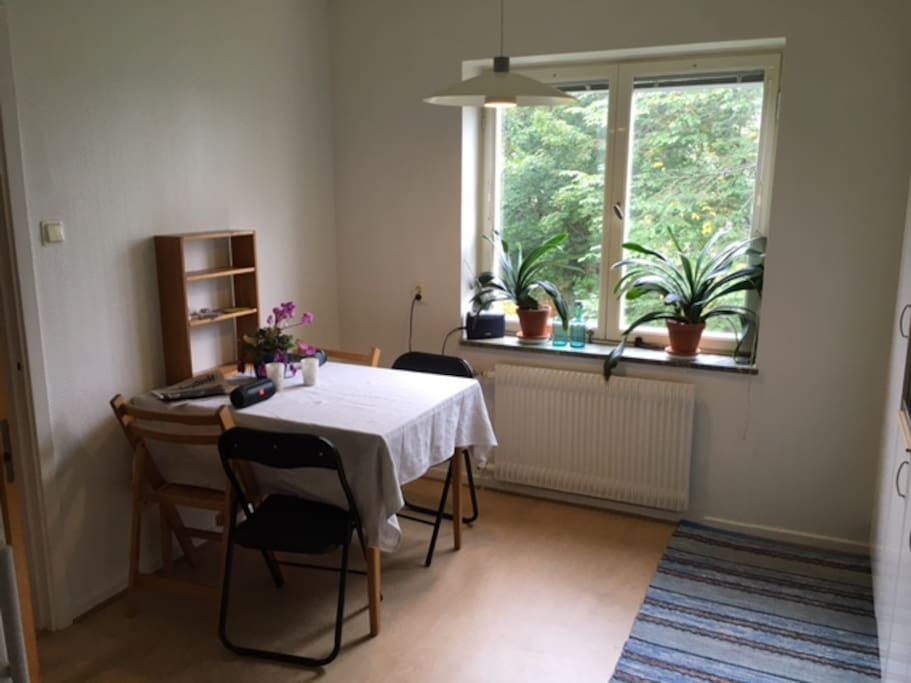 Kitchen, extendable table