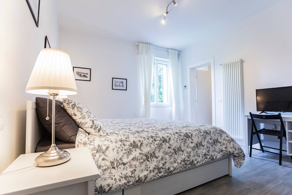 "Vite bedroom": wide environment (14 sqm) + bathroom (8 sqm).Private heating/air conditioning, TV lcd 32", Desk and hair dryer for each room