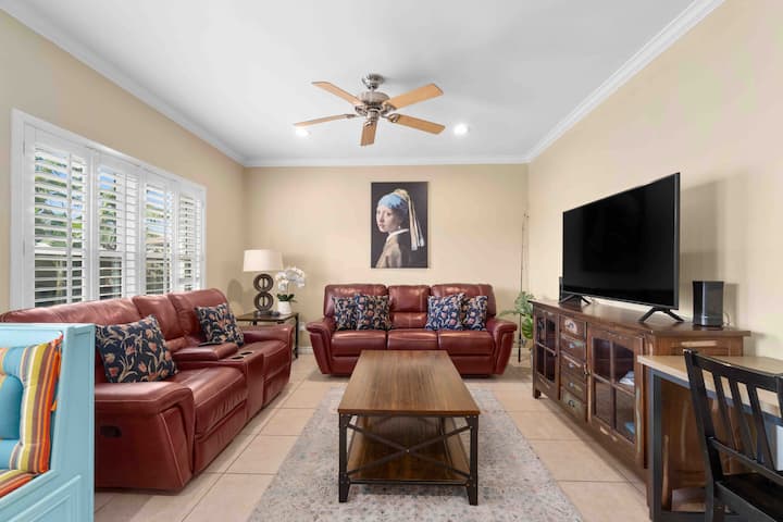 Beautifully Decorated Cozy Condo - South Padre Island