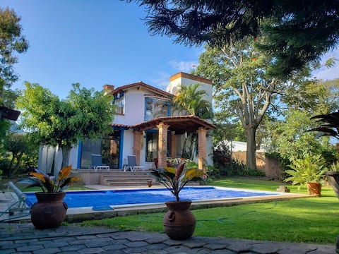 Hermosa casa en Tepoztlan con estacionamiento