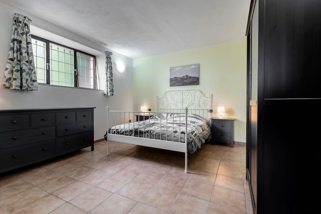 Slaapkamer met tweepersoons bed