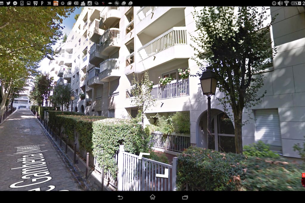 L'appartement vu de la rue. La chambre donne de l'autre côté.