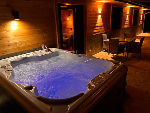 Cottage with private hot tub Orel