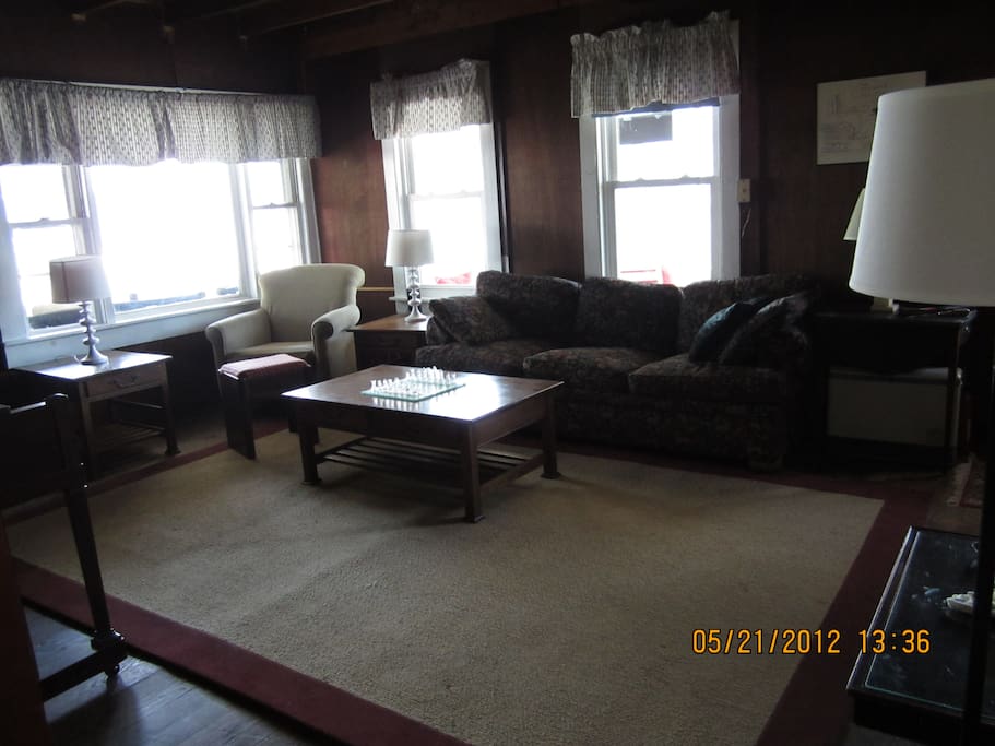 LIVING ROOM WITH 46" FLATSCREEN W/ DELUXE CABLE PACKAGE