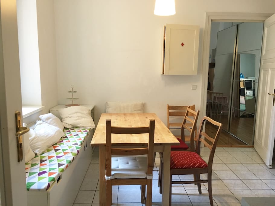 Big kitchen with space for 10 people to eat