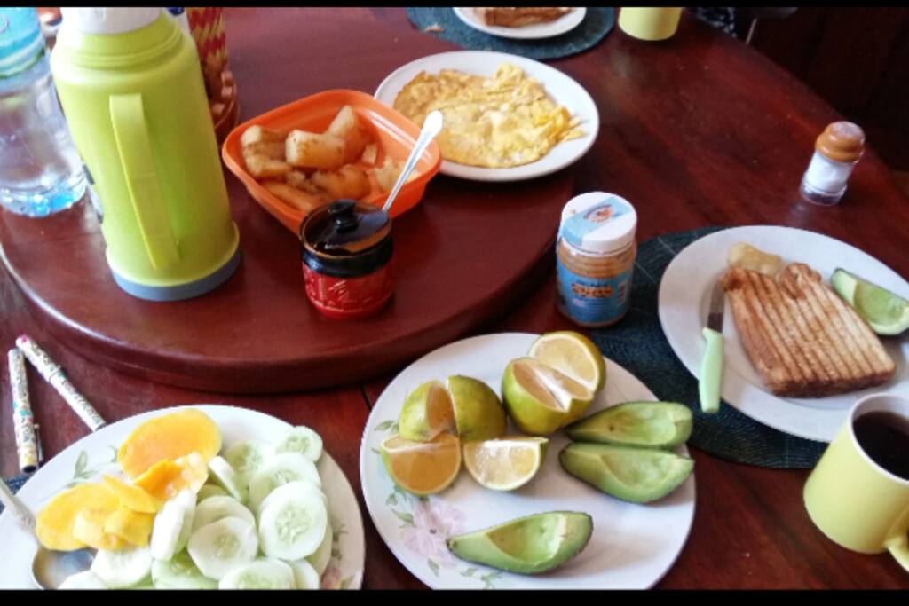 Unser frischer Frühstückstisch