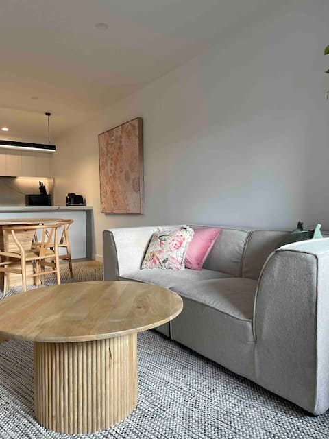 Popular Airbnb listing: City pad with off street parking in Hobart
