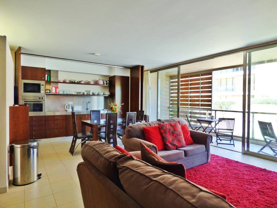 Open-plan entertaining and dining area
