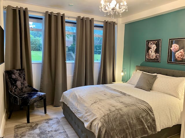 Spacious 3 bedrooms flat in central London