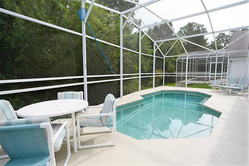 Chair, Furniture, Jacuzzi, Tub, Pool