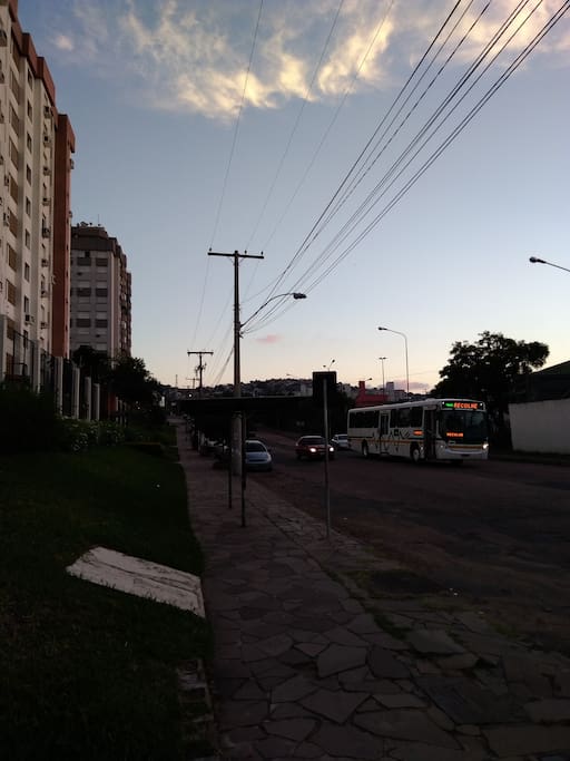 Parada de ônibus na frente