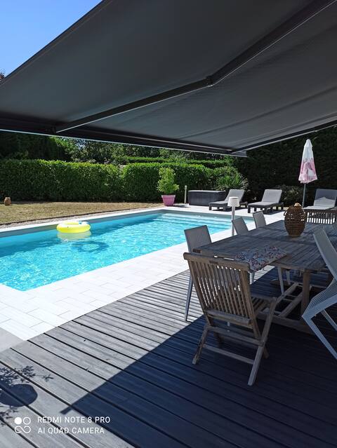 Beautiful Blanquefort villa 4hp/ air conditioning/pool