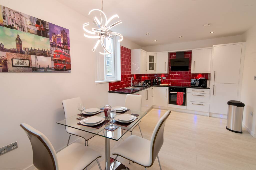 Contemporary dining area