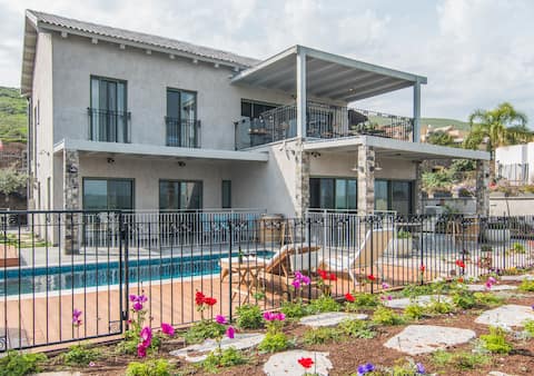 Terra Nova - Villa with Mamad, pool and sauna near the Sea of Galilee
