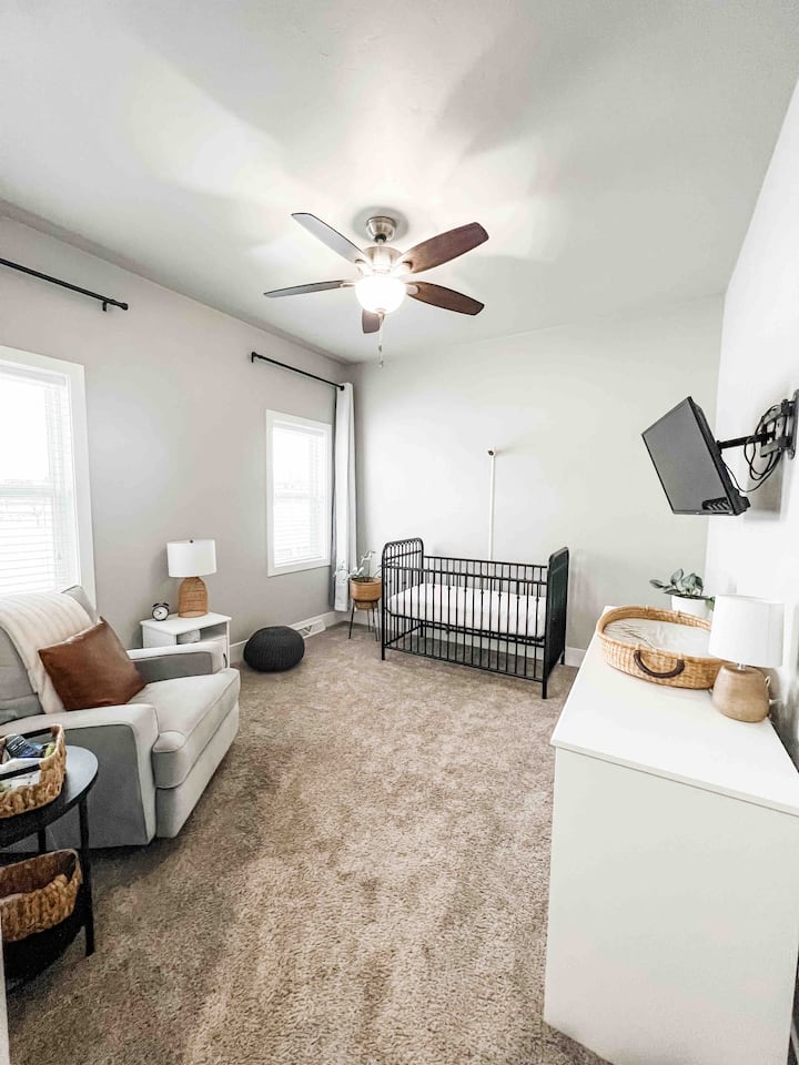 غرفة النوم رقم2 - يمكن تكوينها لتشمل سريرًا كامل الحجم. *الطلب عند الحجز*