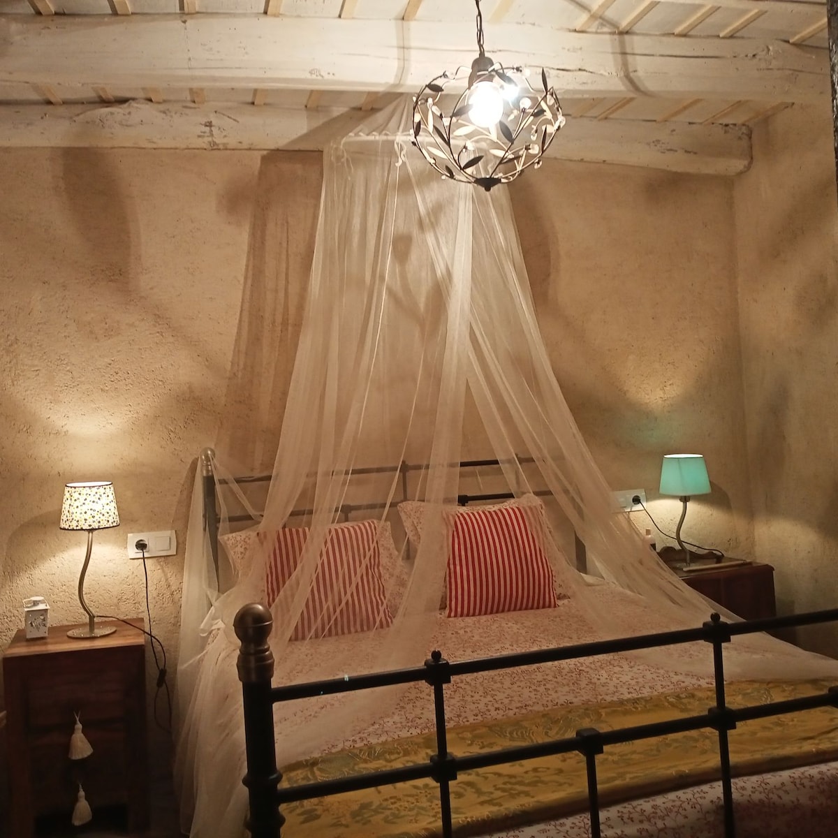 Habitación de época. Cama 1.50