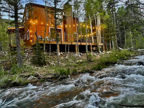 Updated Cozy Cabin on the River | Hot Tub | Beach