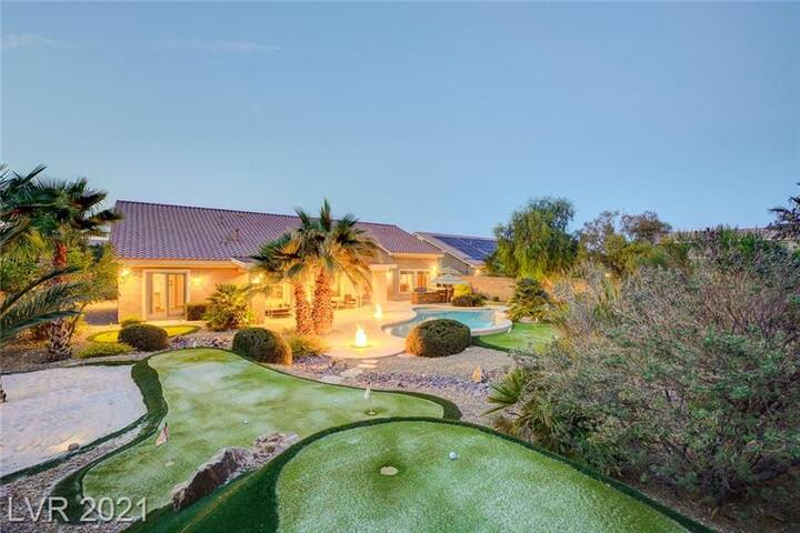 SPECTACULAR HOME WITH PRIVATE POOL AND MINI GOLF! gallery image 2
