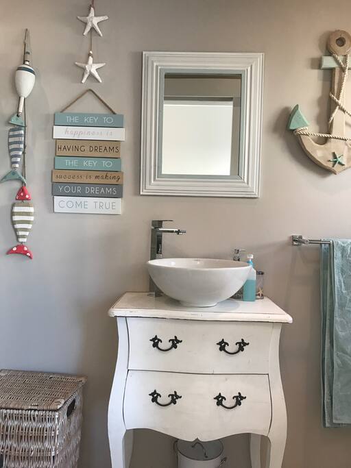 Private en-suite bathroom