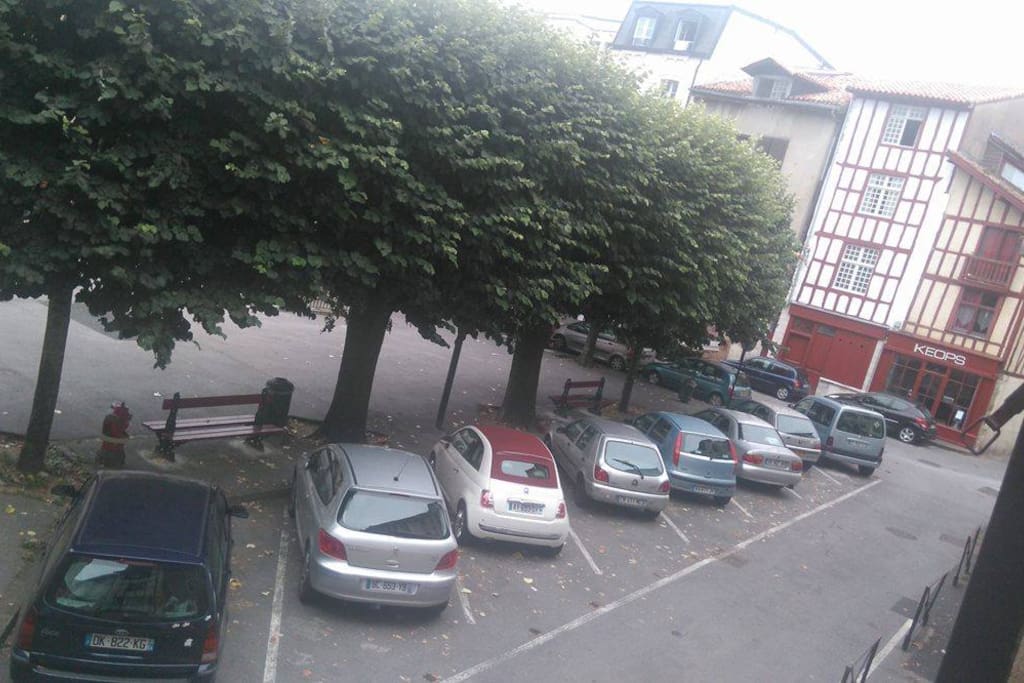 parking en face de l'appartement