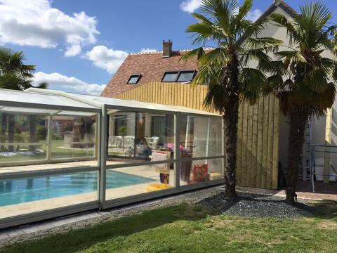 House 12 people, heated pool, zoo & castles