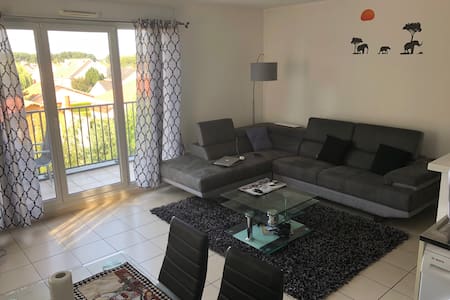 Zen home 70m², Arrêt Tramway au pied de l’immeuble