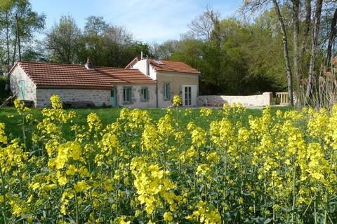Charming Cottage 10 min from Dijon, swimming-pool