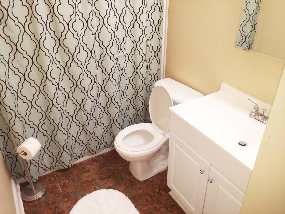 Full bath with towels provided