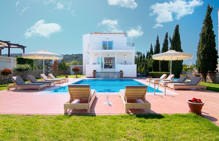 Villa Tyghi – 5 Bedroom with private pool gallery image 4