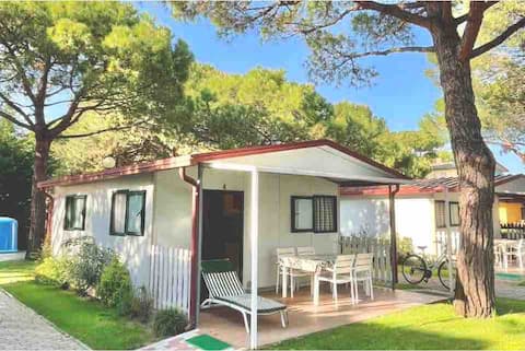 Successful Airbnb property: 2 bedroom chalet near Mare and Venezia park free in Cavallino Treporti