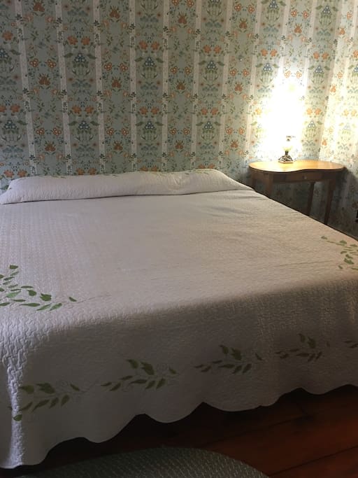 King bed Bedroom 2